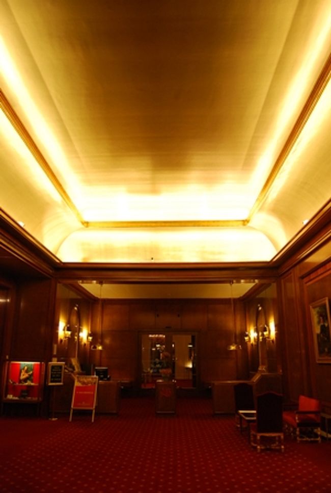 カジノのエントランス。やっぱり高級感があります。