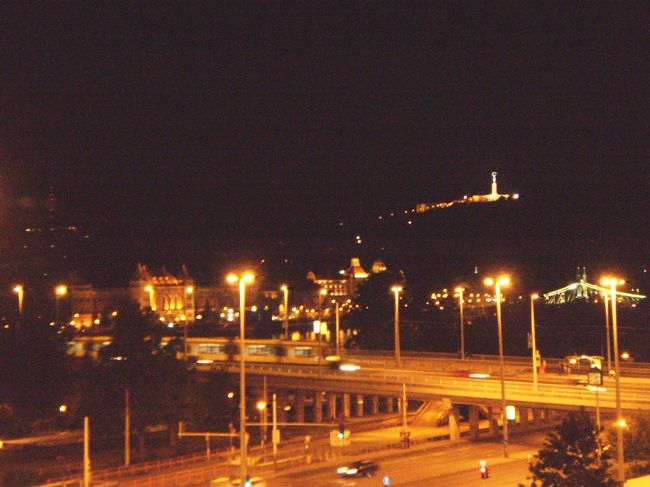 到着の夜ホテルのベランダより夜景