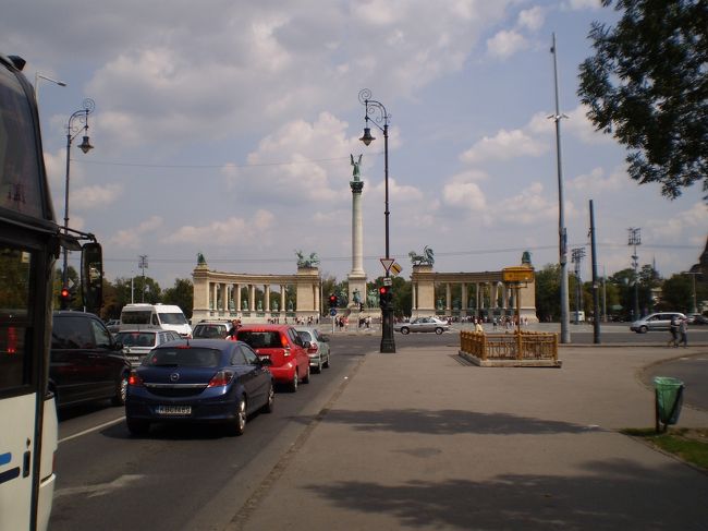 いよいよ英雄広場へ来ました。