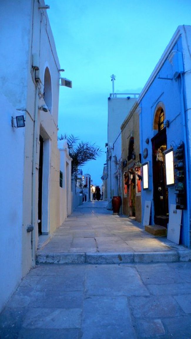 シーズンであれば、押し合いへし合いのはずのメインストリートも、この通り。寂しいといえば寂しいですが、おちついてゆっくりと街を探索できました。