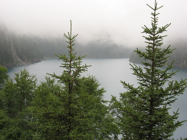 長海。<br /><br />標高3150ｍの地点にあり、九寨溝で最も面積が大きく、深度も深い氷河湖です。