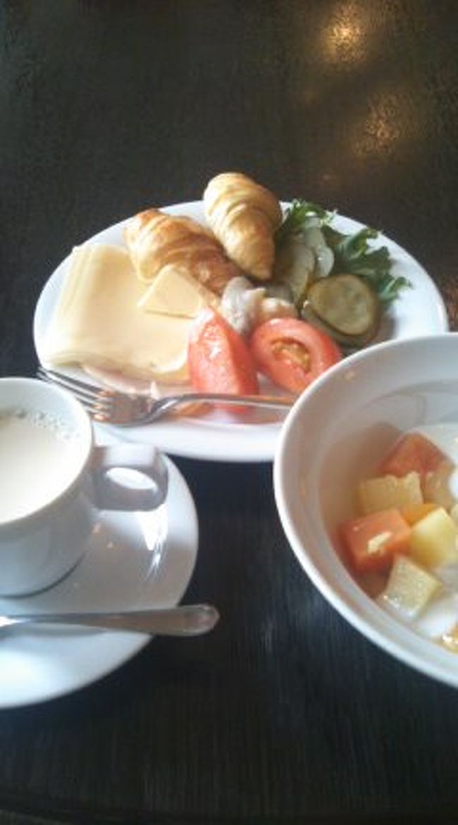 美しいレストランで、ゆっくり朝ご飯が食べられるって幸せ★<br />何気ないパンとか、お野菜とかがすごく美味しいんですよね(^-^*)<br />ここには写ってないですが、フィンランドのベリーは、ほんとにほんとーに美味しかったです♪