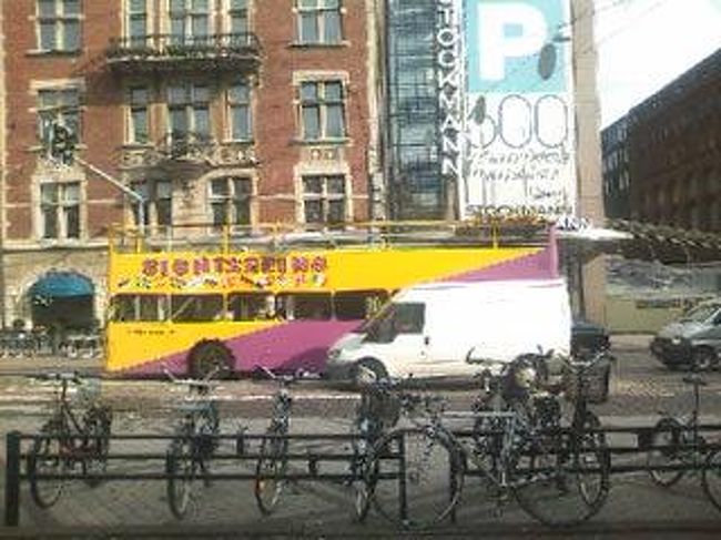 市内を走る、かわいいバス★<br />思い切ったカラーリングが素敵です∵*