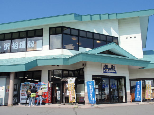 海の駅。<br />１階は，お土産屋さん。<br />２階は，鰺ヶ沢相撲館。<br />そういえば,青森出身の相撲取りって<br />けっこういるなぁ〜。