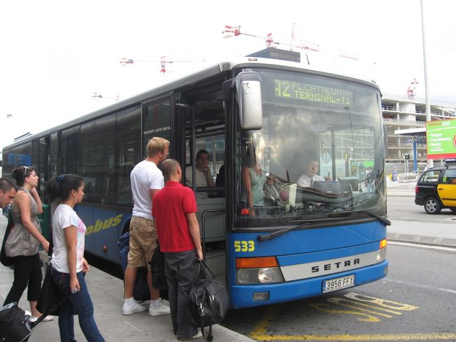 このバスで空港まで送ってもらえます。<br />断然安い！