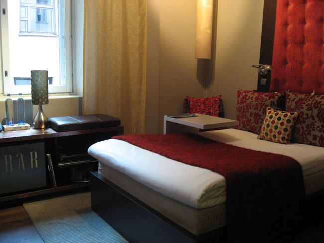 今回わたしの泊まった部屋<br /><br />パッション<br /><br />すっごく可愛い部屋です。<br /><br />今まで泊まったホテルで一番可愛かった。<br /><br />デザインホテル〜と一気に気持ちが高まるるるる