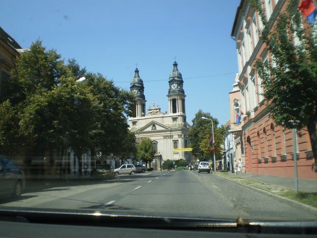 ヘレンドを離れ一路ウィーンに向け、途中Papa町の立派な教会を見て、