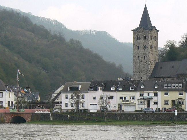 ライン河畔は<br />目まぐるしく光景を変える