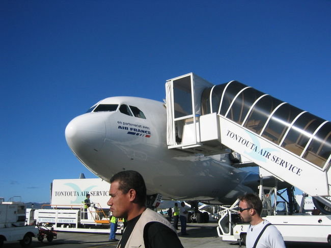 成田から約８時間。<br />飛行機から降りて空を見上げると、何とも言えない青空が迎えてくれました。