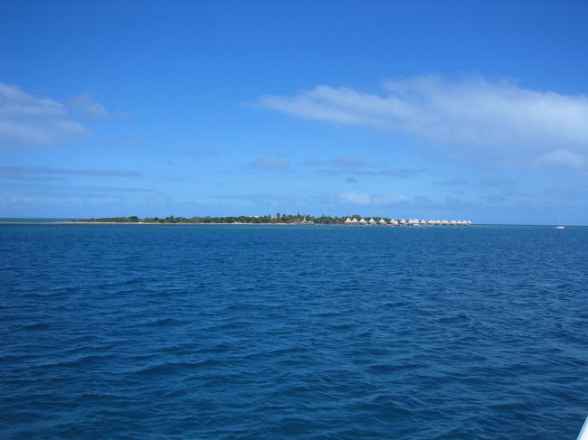 遠くにメトル島が見えてきました。