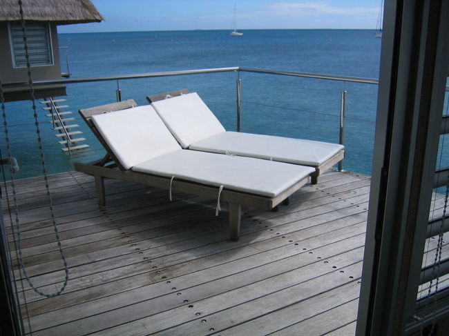 小さなプライベートバルコニーがあります。