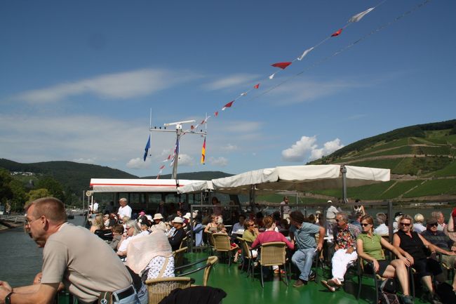 ２階の展望デッキの様子です。満員です。