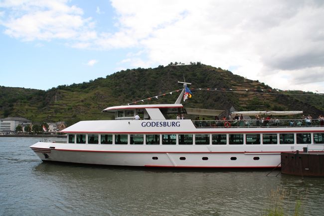 我々の乗ってきた観光船です。