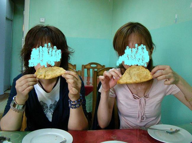 ホーショール（揚げ餃子のようなもの）でっかい！！<br />がぶりとかぶりつくと熱いスープが出てくるのでお気をつけて！