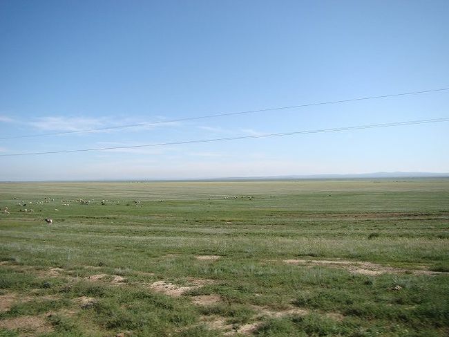 翌日どこまでも続く大草原を温泉目指して走ります。