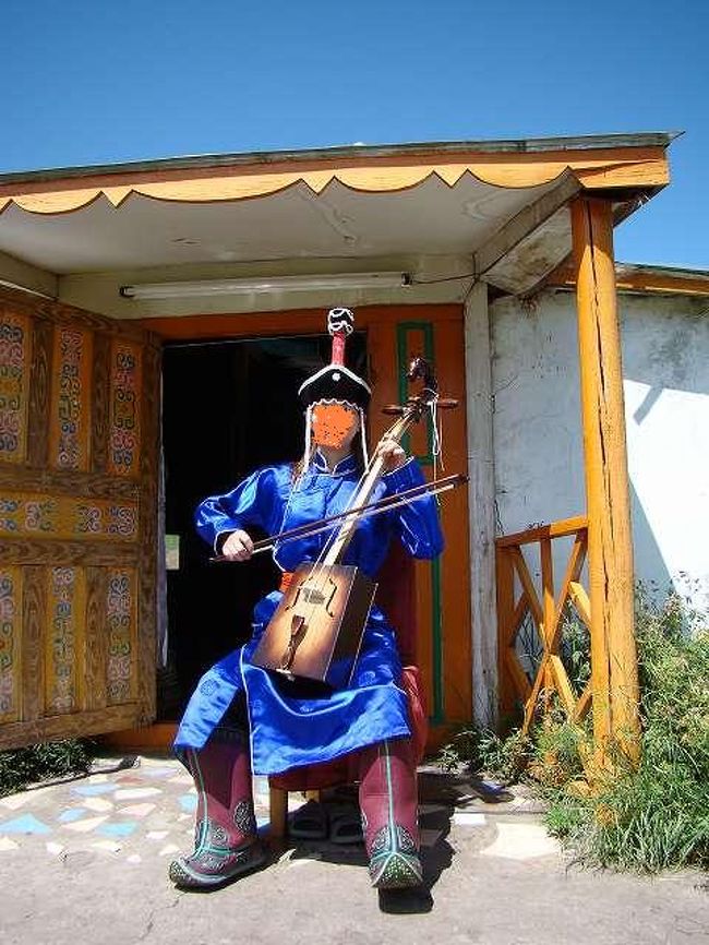 民族衣装着て馬頭琴弾いてみました（笑）