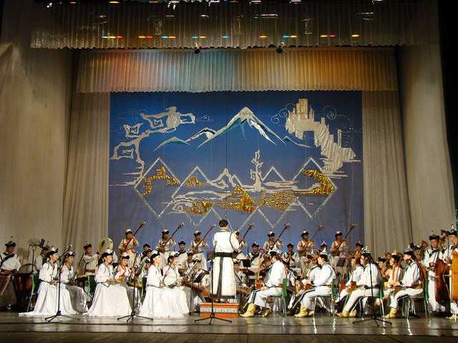 モンゴルの民族楽器でのオーケストラ<br />とても素敵な音色でした。<br />馬頭琴はバイオリンの音に似てます