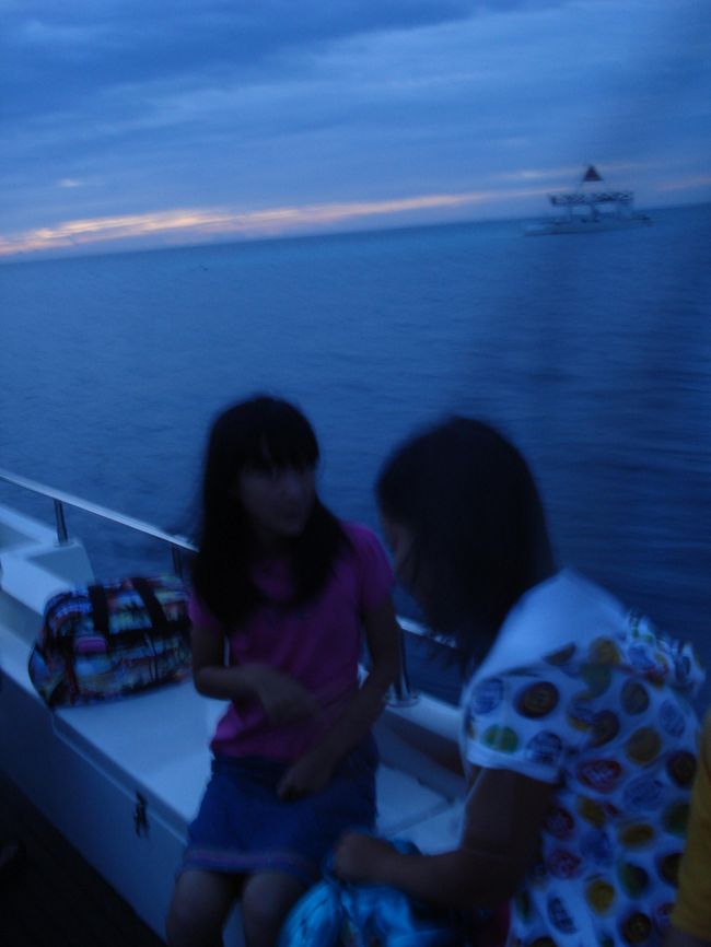 まだまだ台風の影響で<br />夕日を見ることはできませんでした