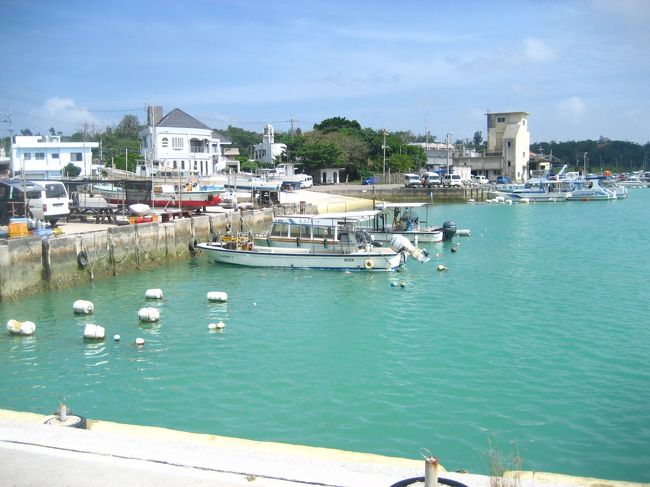 ２日目。<br />瀬底島からムーンビーチの近くの漁港へ！<br />海の色がきれいです♪<br />シュノーケルはオーストラリア以来１０年ぶり。