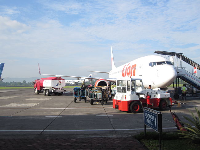 ングラライ空港からジョグジャカルタ空港まで乗ってきたライオンエアーという飛行機です。所要時間は1時間半くらいです。機内は日本の国内線とほぼ同じでしたが、ドリンクサービスなどはありませんでした。何も起こりませんでしたが、若干不安でした。