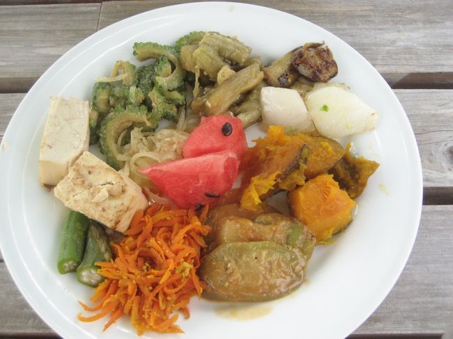 ニンジン、ナス、カボチャ、ゴーヤ、豆腐など<br />旅行中、不足がちな野菜をたっぷり美味しく頂きました♪