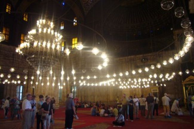 中はライトがすごくキレイでした〜。<br />ところどころ、切れてるけど。