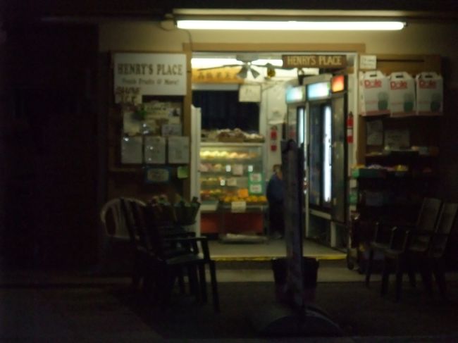 エッグスン・シングスを出て周辺をブラブラ<br /><br />高橋青果店　ちょっとピンボケ