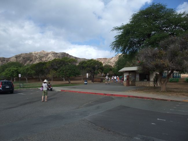 さて　４日目<br /><br />ダイアモンドヘッドへ登頂<br />