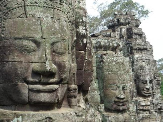 アンコールトムにあるバイヨンという所の遺跡です。仏像（？）の表情が一体一体違って、見応えがあります。