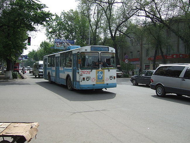 ビシュケク市街地。<br />空港前に止まっていたバスに適当に乗ったら着いた場所。