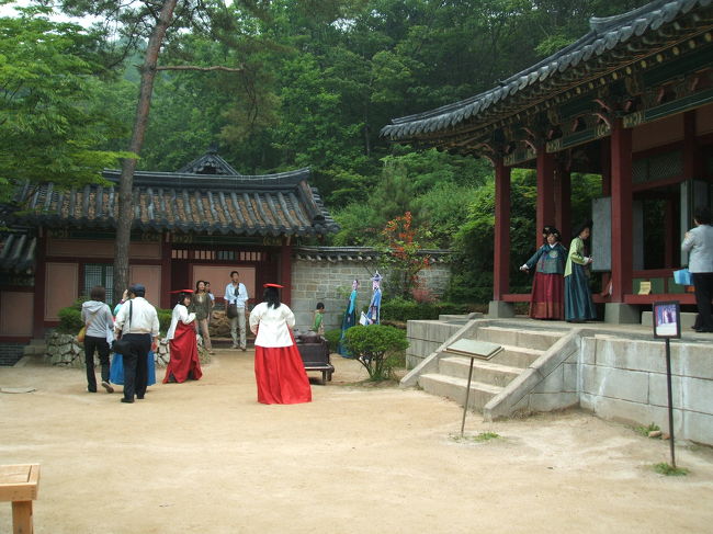 医女の衣装が人気のようで？<br />せっかくなので・・・<br />母は尚宮、私は女官になりました（笑）