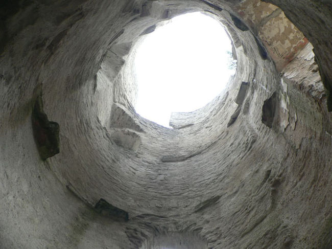 塔の中を見上げたところ。