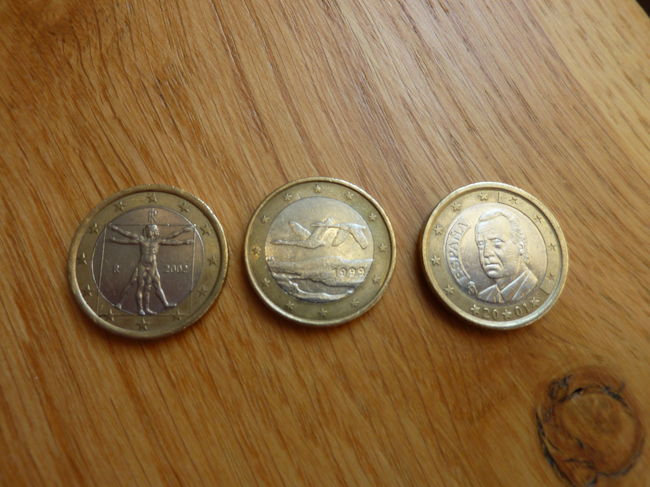 「１ユーロのデザインも、国によって違うんだって！」<br />と　ｆさんのテンションが上がります。<br /><br /><br />「ｆさん、今日はどこに行きたいですか？」<br /><br />「うーん、マーケット広場に行ければ。」<br /><br />「そうですか。だったらその後に、スオメンリンナに行きません？<br /><br />マーケット広場からのフェリーで、すぐに行けるみたいですよ。<br /><br />世界遺産の、要塞の島なんだそうです。」<br /><br />「そっか、じゃあ、そうしよっか。」<br /><br />と、本日の観光ルートが決定いたしました。