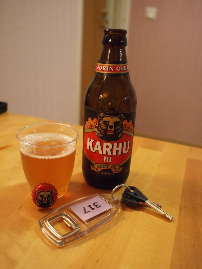 こういう状況なので、いや、そうでなくても飲みます。<br /><br />クマのデザインが素敵。<br /><br />こちらのビールは、ホテルのミニバーで４ユーロでした。<br /><br />ちなみに手前のルームキーには栓抜きが付いていて、<br />２つ付いているうちの１つのカギは、ミニバーのものでした。<br /><br />いづれもｆさんの発見です。