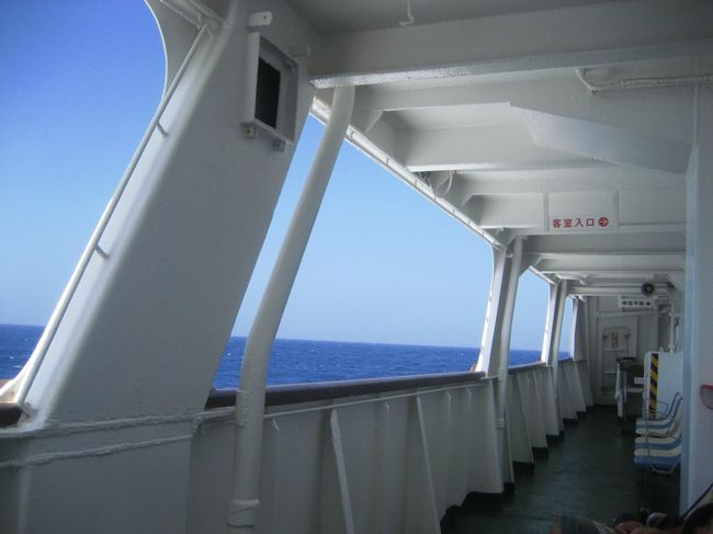 海が青々としています。<br />のんびり見ていたら、癒されました。<br />途中、波が少し高くて、気持ち悪くならないか心配しました。（酔い止めを飲んでおいたので、気持ち的には楽でした）