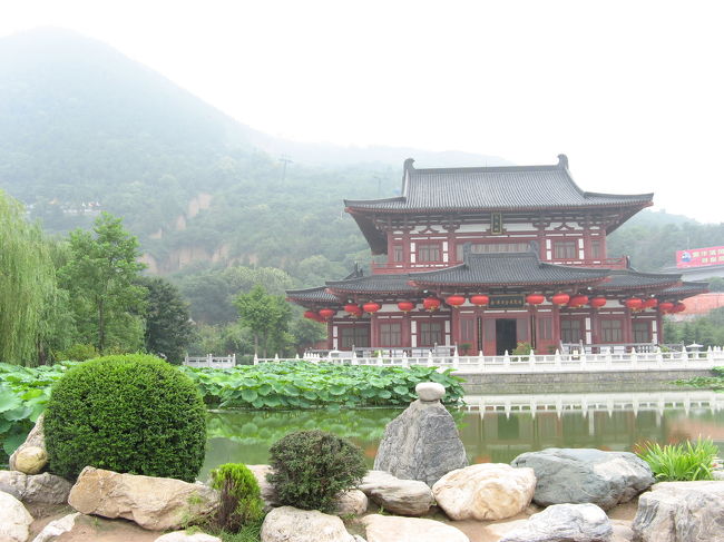 ここは省内でも有数の温泉地。<br /><br />唐の玄宗皇帝は、楊貴妃とともに毎冬ここで過ごしたと言われています。