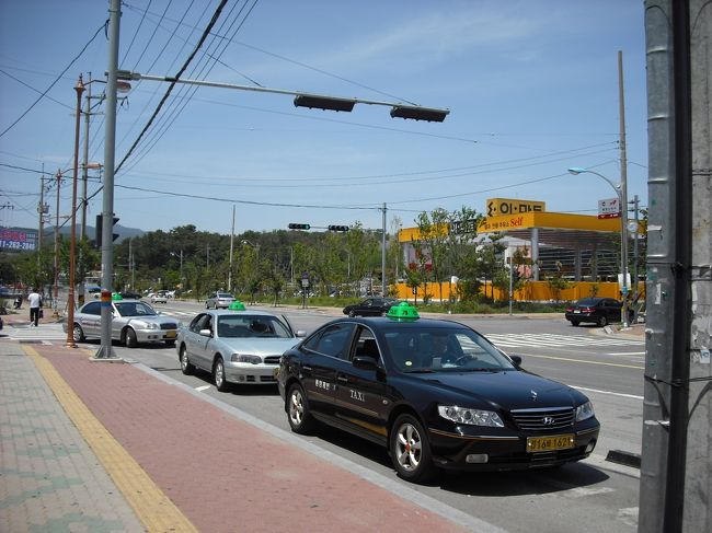 左側には「Ｅマート」がある<br /><br />「ターミナル」前方に<br />モーテルが数件あるが、少し高め