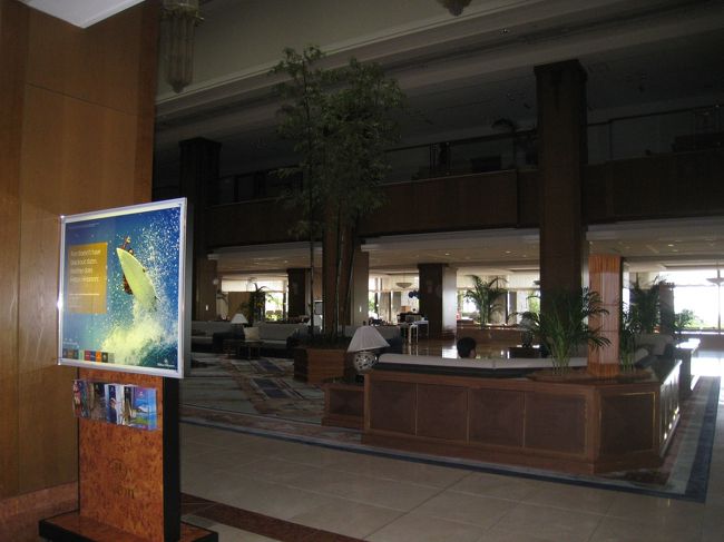 ホテルには６時過ぎに到着<br />まだ、ライトもついていない<br />ひっそりとした、ホテル・・・<br />ロビーが広くて良かった♪