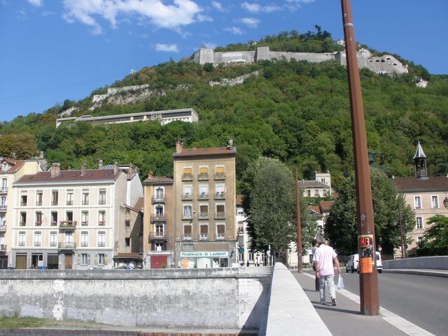 Pont de la Citadelleからバスティーユ城塞を見上げて