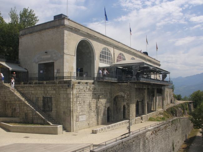 バスティーユ城塞<br /><br />レストランの部分や展示場となっています