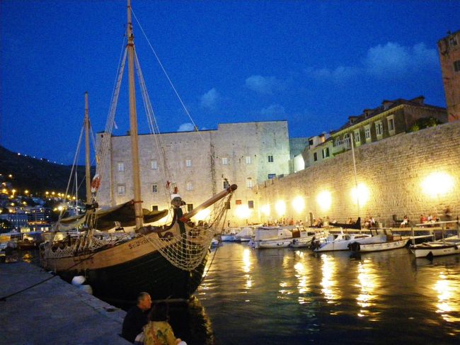 夜の旧港<br /><br />ライトアップされ、とてもきれいでした＝☆