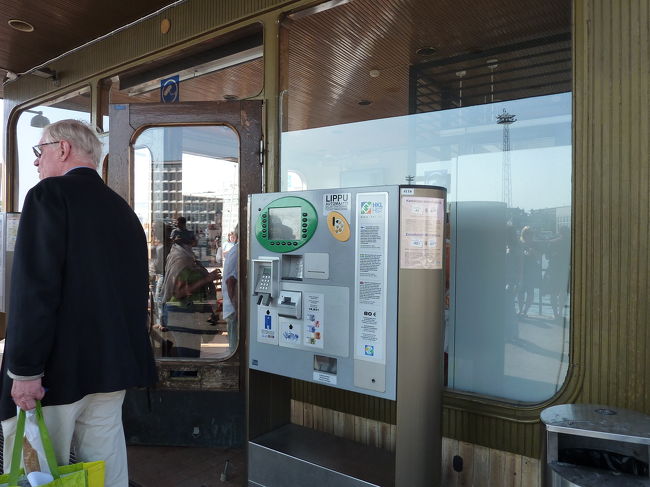 スオメンリンナ行きの　フェリーのチケット売り場がありました。