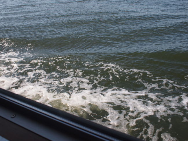 フェリーは、さらに進んで行きます。