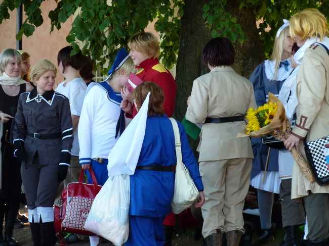 「スゴイですね。<br />コスプレーヤーって、フィンランドにもいるんですね。」<br /><br />と　言っていたら、<br /><br />「・・・・・ヘタ○アの？」<br />と　ｆさんが言いました。<br /><br />ヘ○リアは、私もその名前だけなら聞いたことがありました。