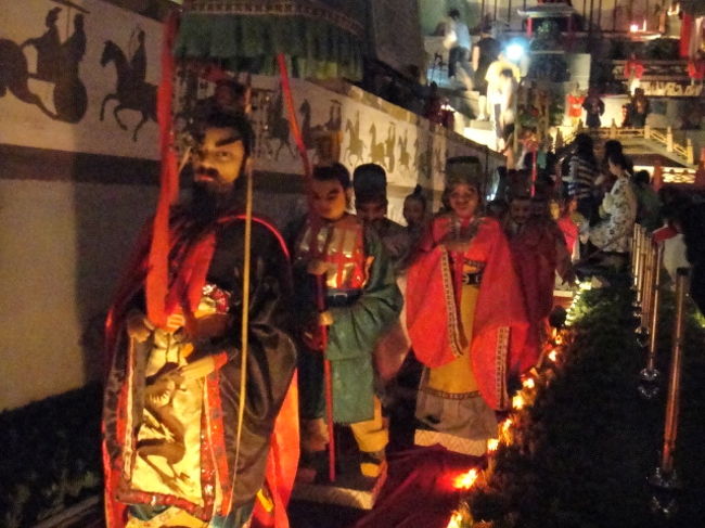 こちらは納棺時の行列のようです。