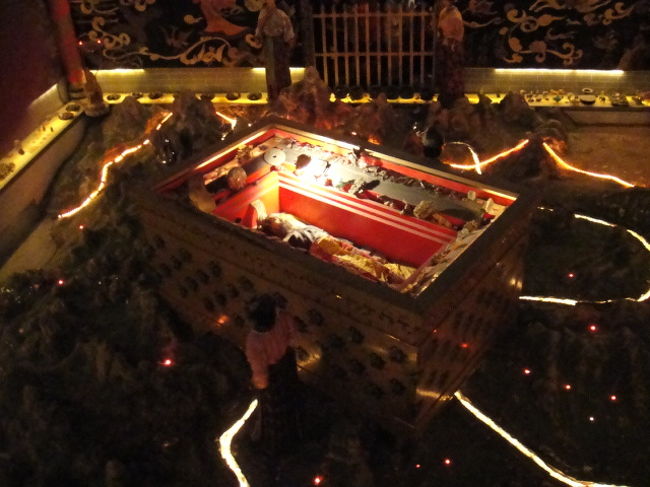 棺の模型です。棺の中には始皇帝のご遺体が人形で再現されています。