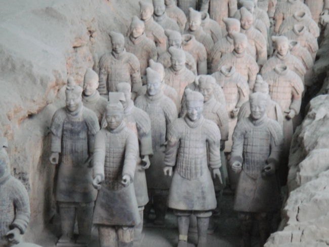 一体一体、顔も姿勢も若干違います。