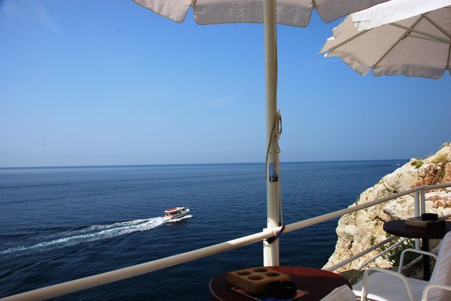 ジュース１杯でがんばって粘ってみましたが、そろそろ移動することに...<br /><br />この素敵な景色をしっかり脳裏に焼き付けて...