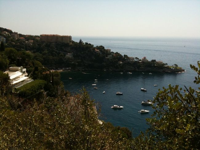 更に２００ｍ程近づきます。ここまでくれば後は下りだけでモナコに着きます。