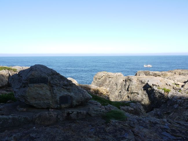 しばらくそこにいたい気持ちを抑え灯台に向かいます。